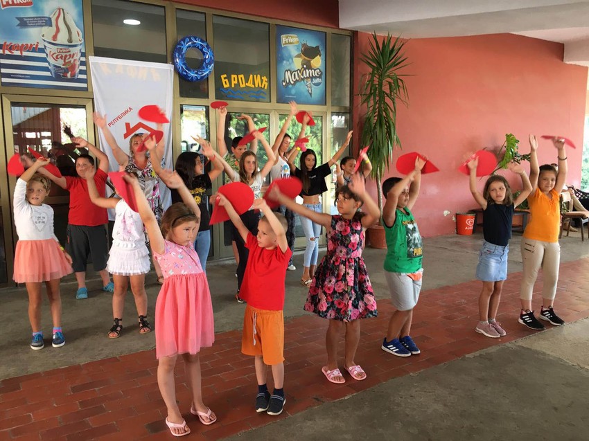 Poseta ministra Šeranića dece u Bečićima 