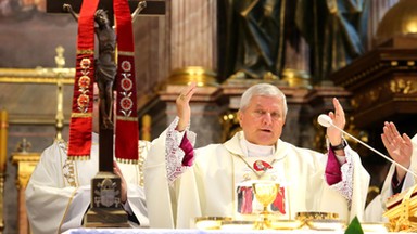 Biskup  Edward Janiak wylądował w szpitalu. Był kompletnie pijany