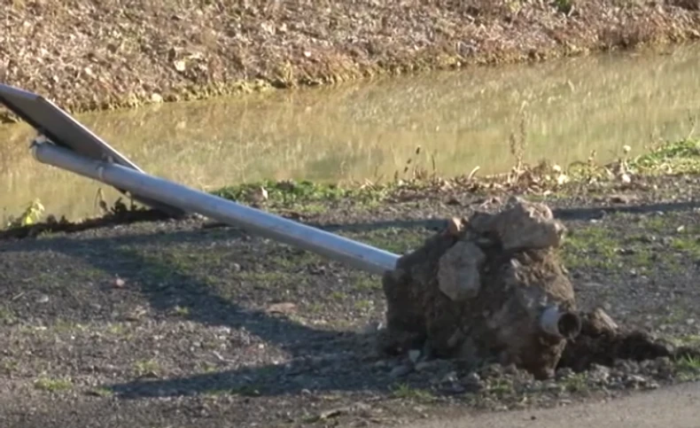 Unište i odu, a onda svi poreski obveznici plaćaju popravku saobraćajnih znakova