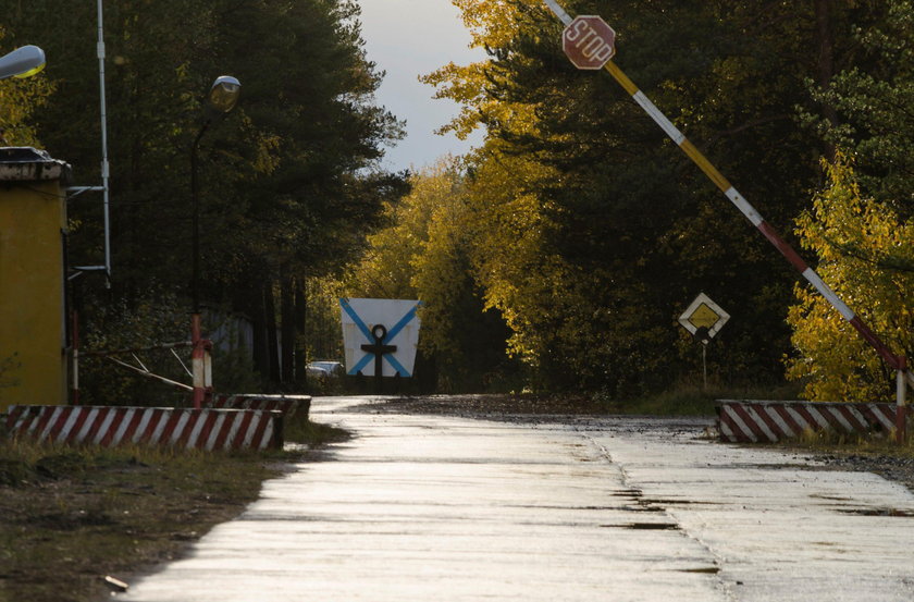 Na zdjęciu z października 2018 roku: brama wjazdowa na poligon, gdzie doszło do wybuchu