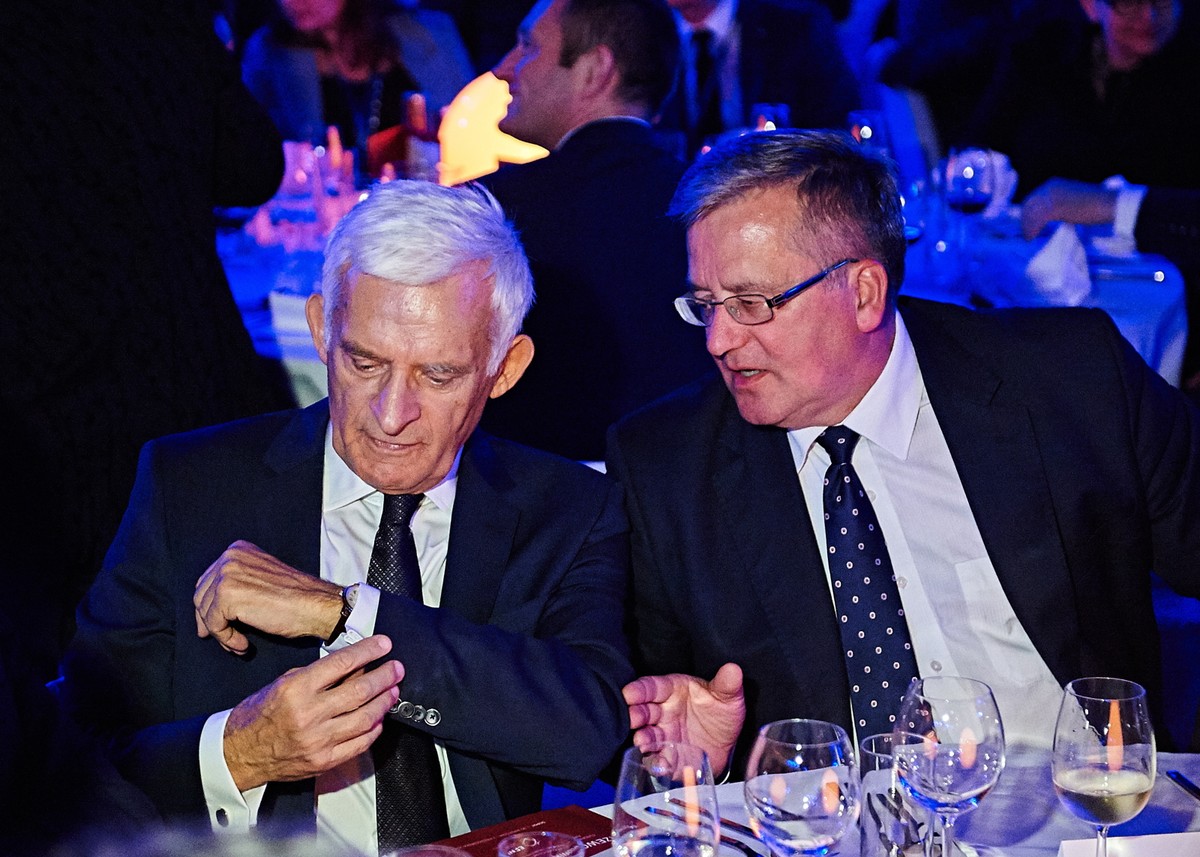 Europoseł Jerzy Buzek oraz były prezydent RP Bronisław Komorowski podczas gali otwarcia Europejskiego Forum Nowych Idei w Sopocie