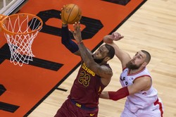 LeBron James zaliczył kosmiczny mecz. Drugie zwycięstwa Cavaliers i Celtics