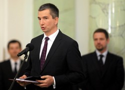 Idą święta, minister ma prezent