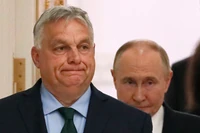 Orbán liczy, iż Rosja przestanie być problemem w relacjach z PiS. Ale na wszelki wypadek układa się też z Konfederacją