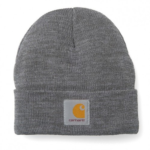 Czapki od Carrhart
<br><br>
Prawdziwy amerykański klasyk. Nie zapowiada się na to, by te robotnicze czapki przestały być modne w tym sezonie.