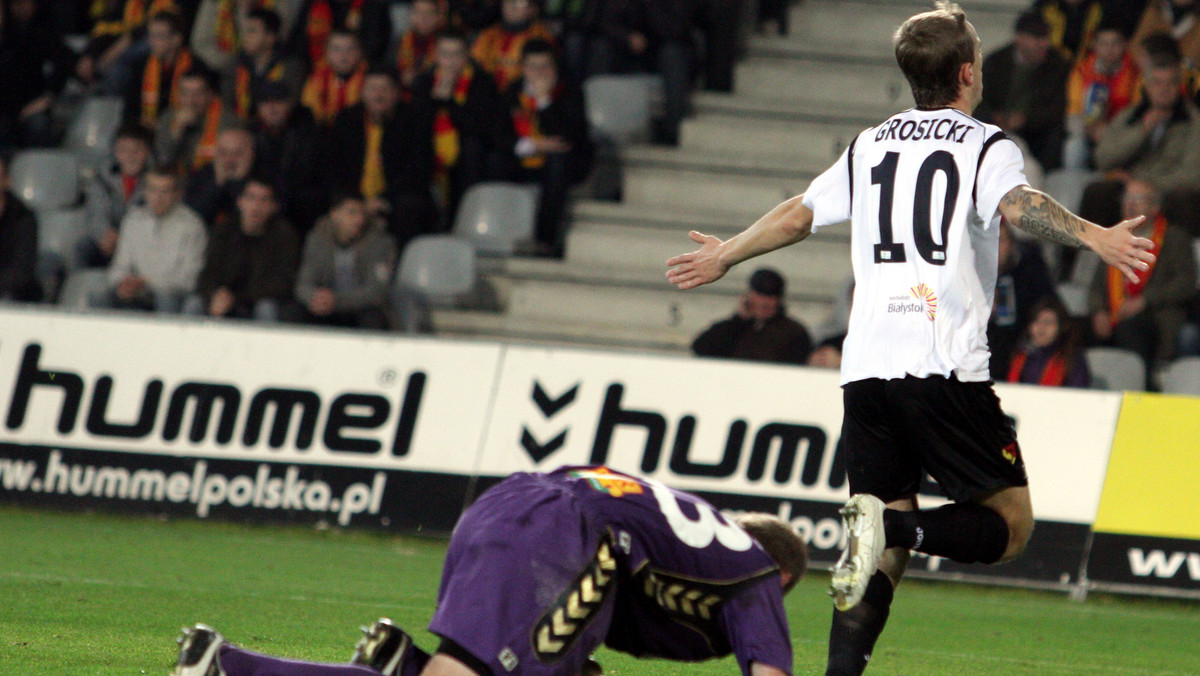 Korona Kielce zremisowała z Jagiellonią Białystok 1:1 (0:1) w meczu na szczycie 13. kolejki piłkarskiej Ekstraklasy. Mecz był toczony w dobrym tempie, zawodnicy nie odstawiali nogi i do końca spotkania wynik pozostawał sprawą otwartą.