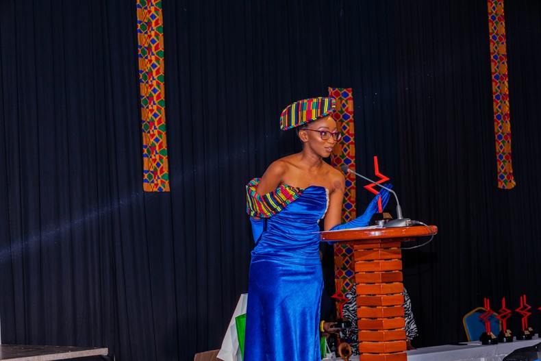 2022 Pulse Dance Influencer of the Year Ajib Gathoni receiving her award