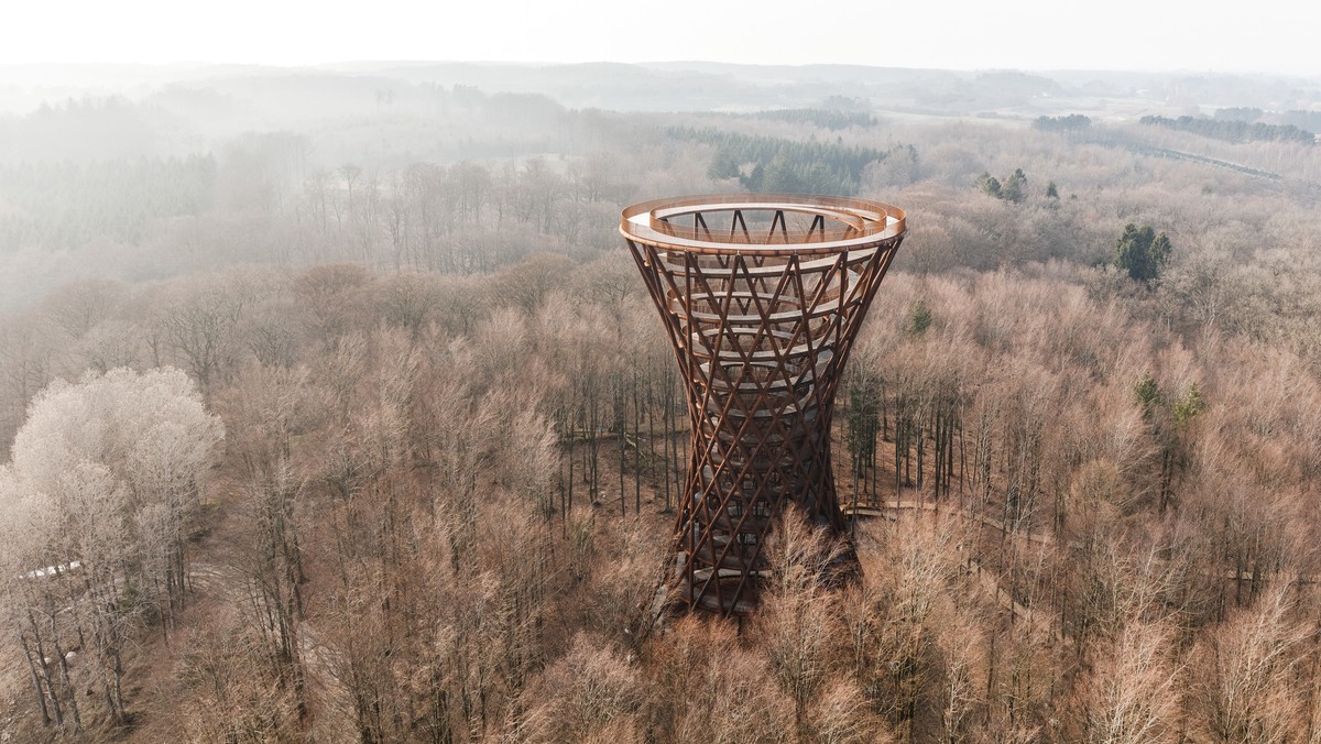 Wieża Forest Tower w Camp Adventure