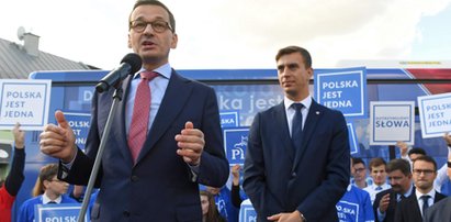 Transparent „konstytucja”. Premier reaguje