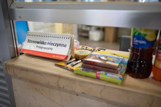 Poczta pozbywa się listonoszy i pracowników okienek. Związkowcy: najgorszy czas na zwolnienia