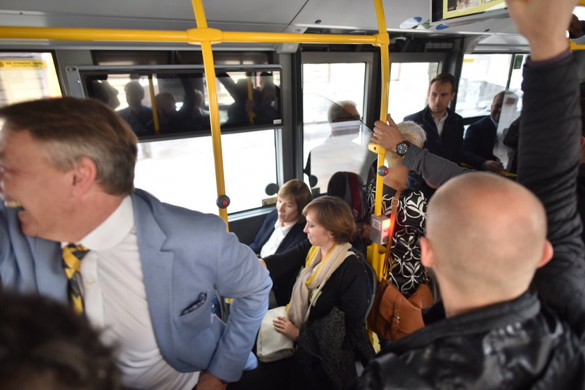 Radni wizytowali budowę trasy W-Z miejskim autobusem