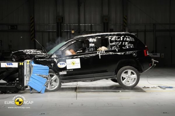 Jeep Compass - crash test