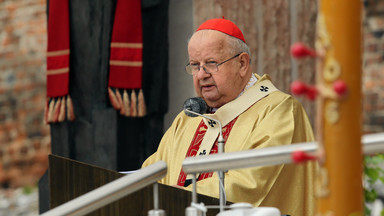 Kard. Dziwisz poświęcił pomnik św. Jana Pawła II w Łagiewnikach