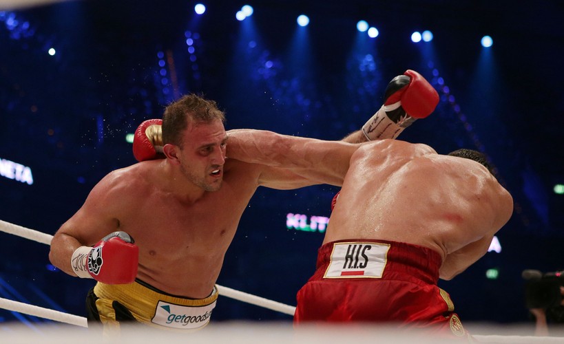 Władimir Kliczko zniszczył rywala i obronił mistrzowskie pasy