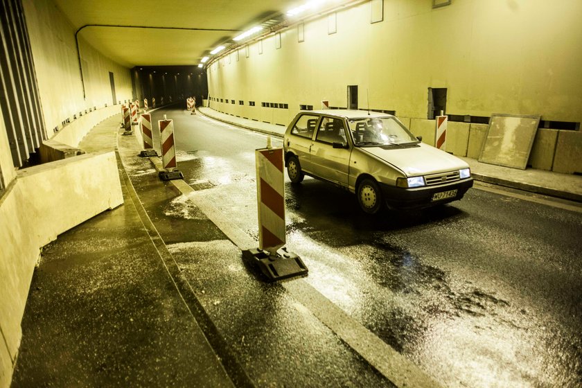 Tunel na lotnisko przecieka