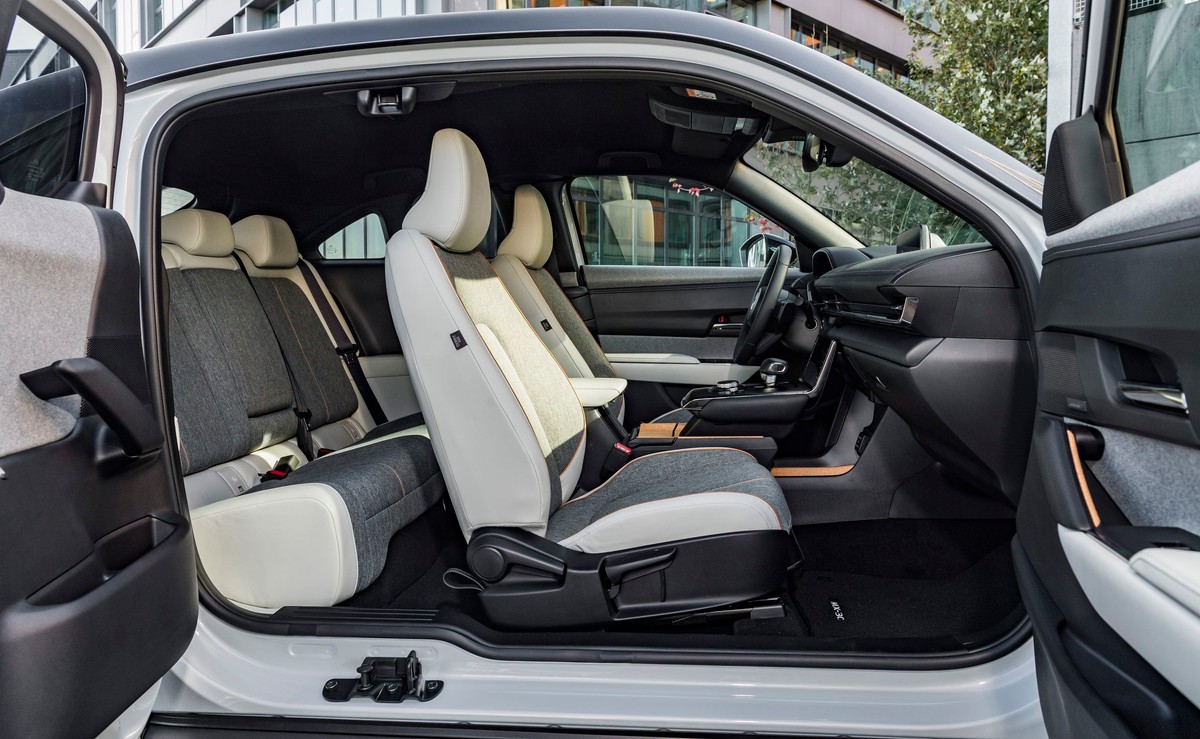 Mazda MX-30, czyli samochód elektryczny w cenie spalinowego