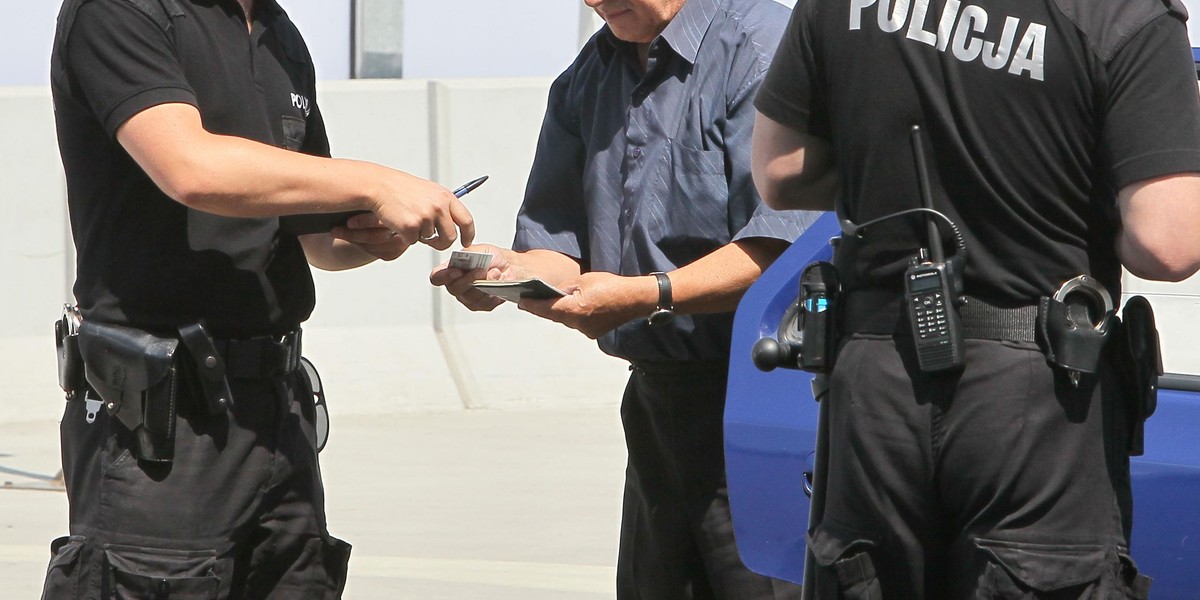 Policjanci oskarżeni! Chodzi o mandat