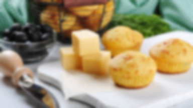 Muffinki na ostro z żółtym serem