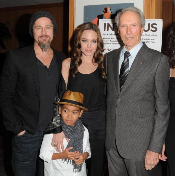 Angelina Jolie i Brad Pitt z synem na premierze filmu "Invictus"