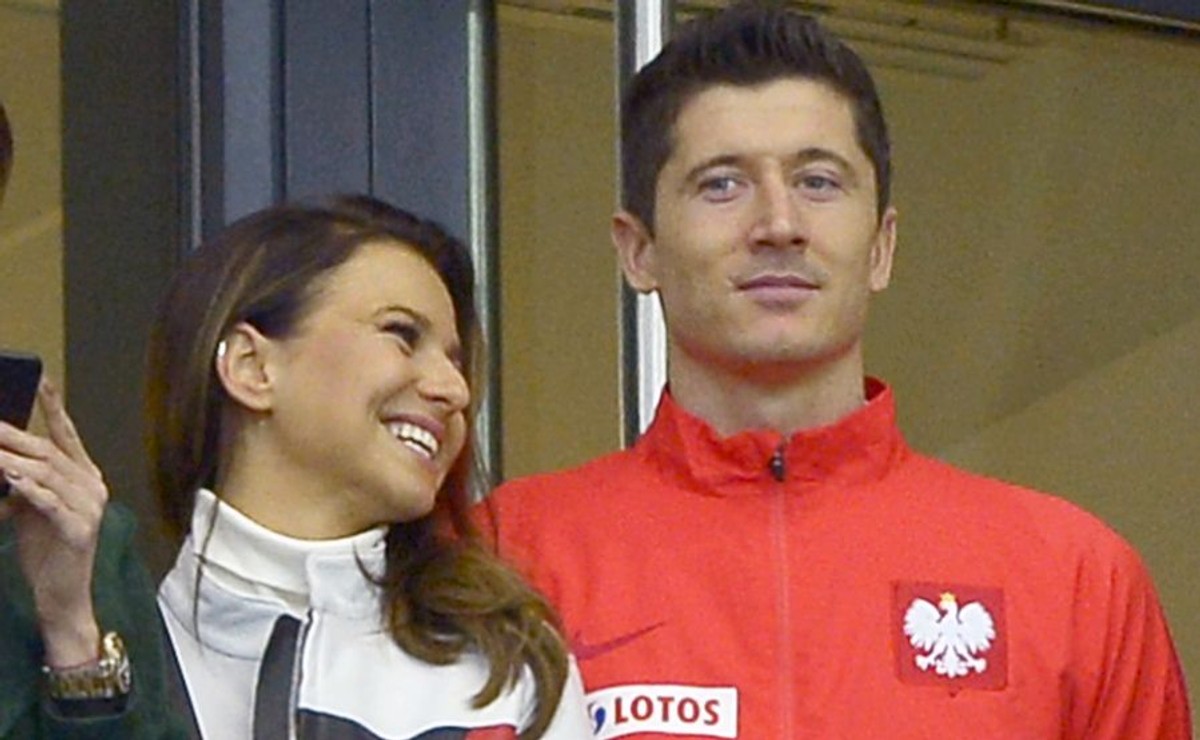 Lewandowscy słuchają w samochodzie piosenki Ewy Farnej. Wokalistka: Mogę umierać