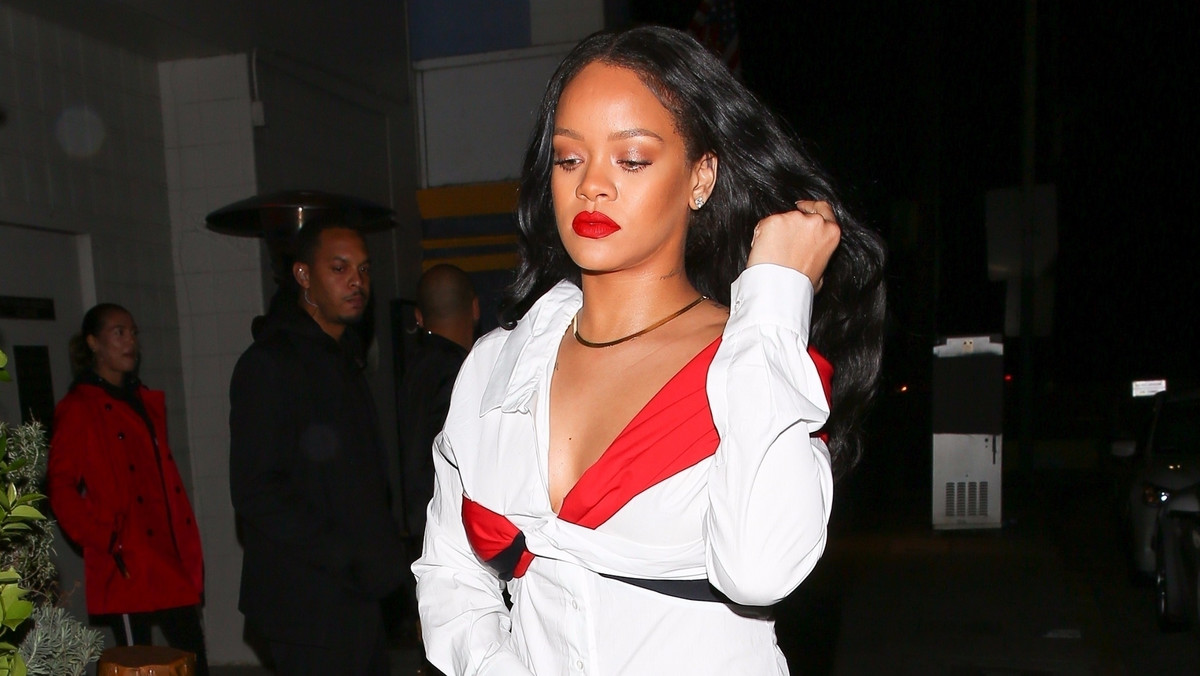 Rihanna zachwyca w mini