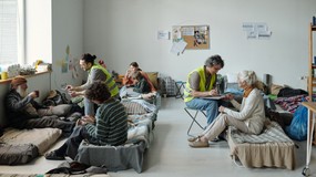 Już od 1 listopada jest naliczana opłata 15 zł dziennie (450 zł miesięcznie) dla emerytów przebywających w OZZ. Nowy reżim prawny – analiza, skutki, możliwe spory