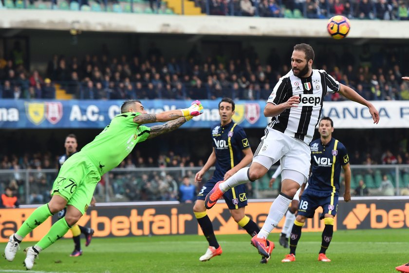 Gonzalo Higuain boi się o własne życie. Piłkarz otrzymuje pogróżki od kibiców