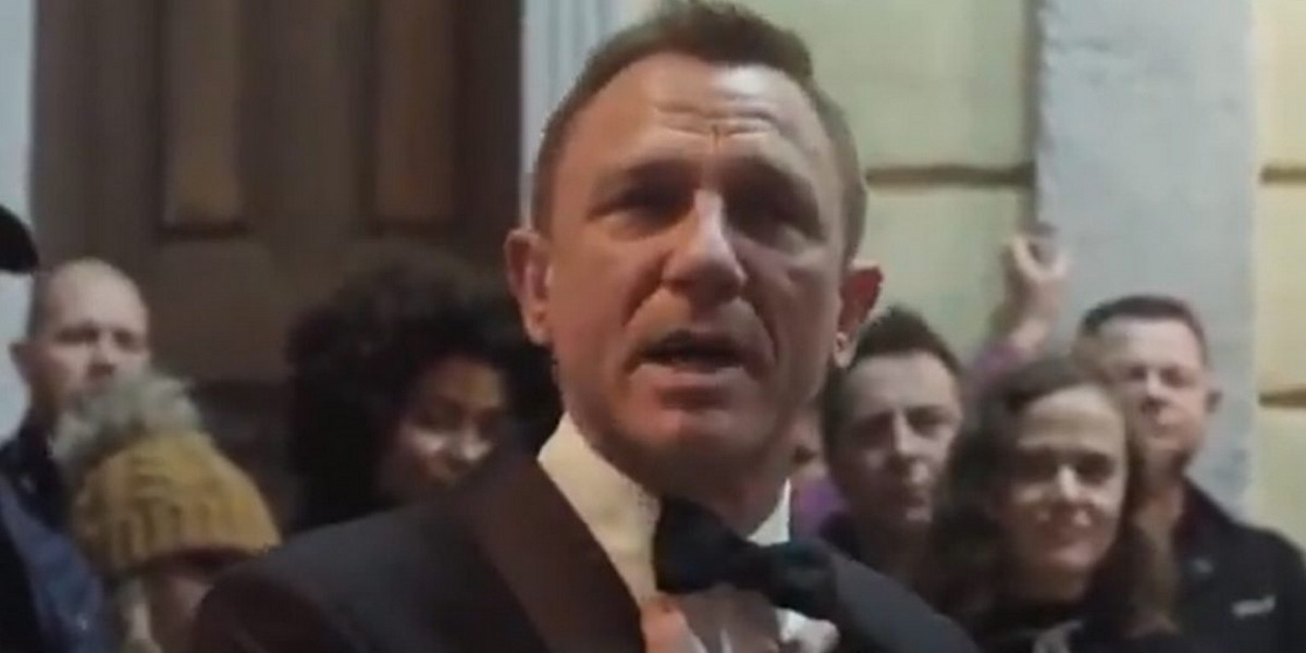 Daniel Craig zapłakany żegna się z rolą Bonda filmem "Nie czas umierać"