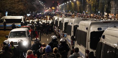 Strajk Kobiet w Warszawie. Tak policja pilnuje domu prezesa PiS