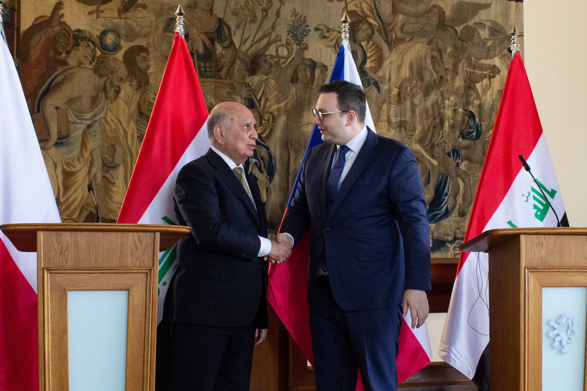Zľava podpredseda irackej vlády a minister zahraničných vecí Fuád Husajn a český minister zahraničných vecí Jan Lipavský