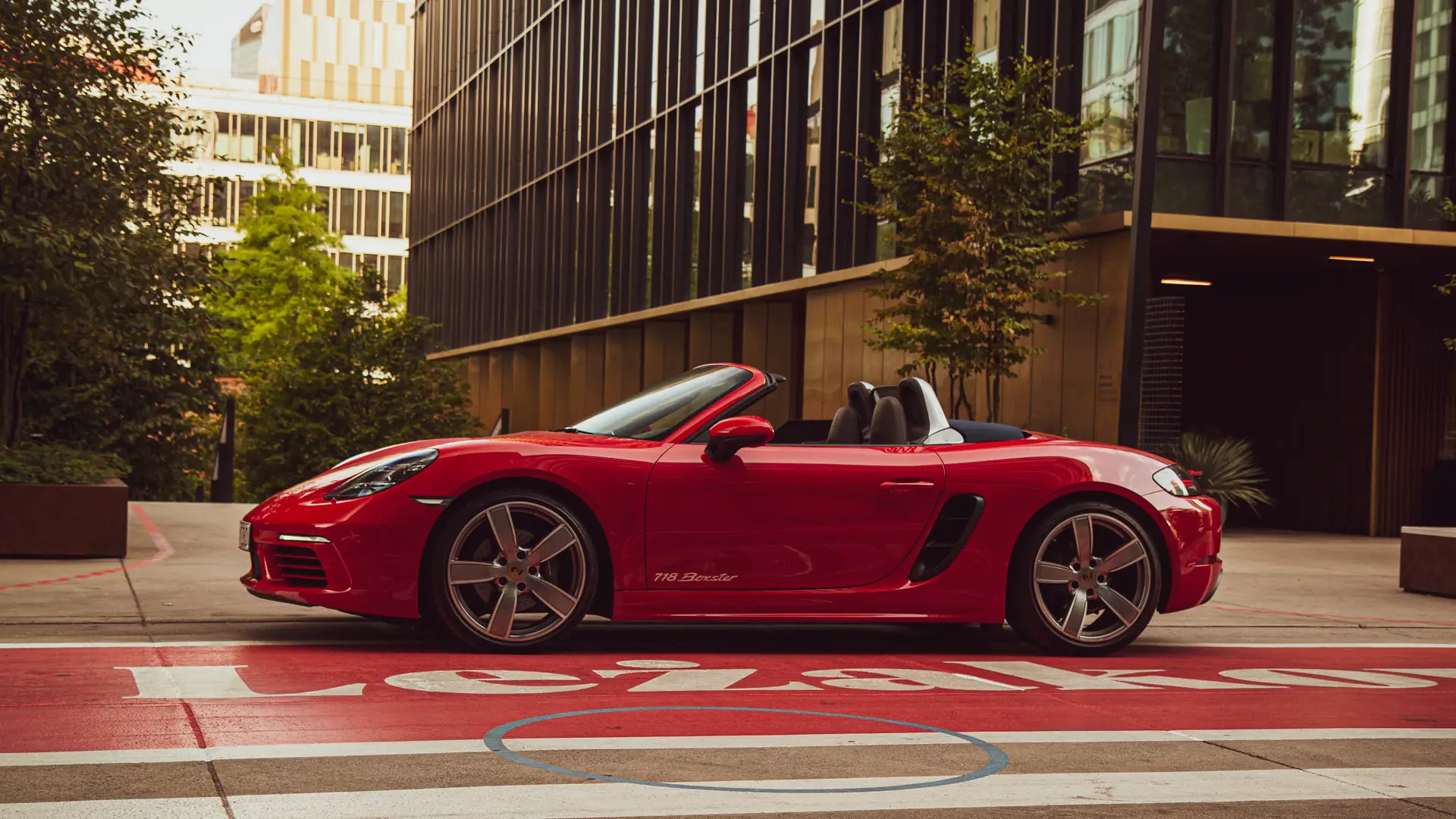 Kiedyś obiekt żartów, dziś wymarzony samochód na lato. Testujemy Porsche Boxster