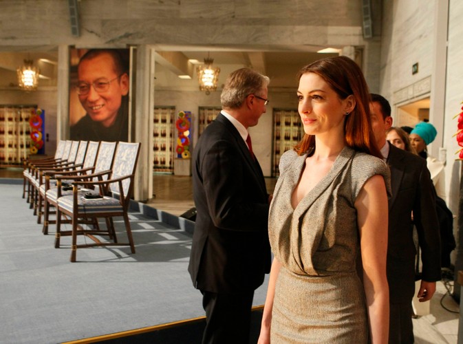 Anne Hathaway podczas ceremonii 'wręczenia' Pokojowej Nagrody Nobla