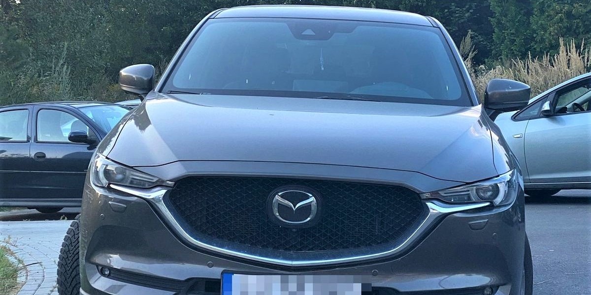 Policjant zauważa poszukiwane auto marki Mazda CX-5