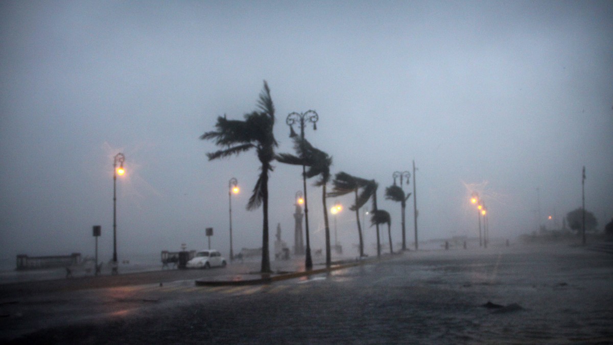 Huragan Richard osłabł po przejściu nad północną Gwatemalą i został zakwalifikowany jako burza tropikalna - poinformowało amerykańskie służby meteorologiczne.