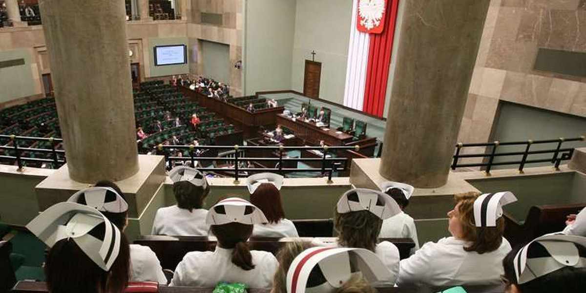 Pielęgniarki kończą protest. Prezydentowa je udobruchała?