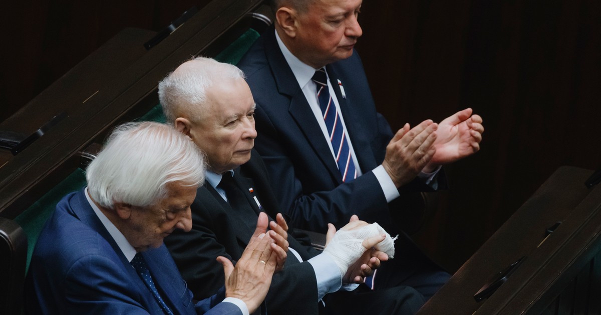 Nawrocki zagraża Kaczyńskiemu? "Prezes chwyta sztandar mocniej i ciągnie"