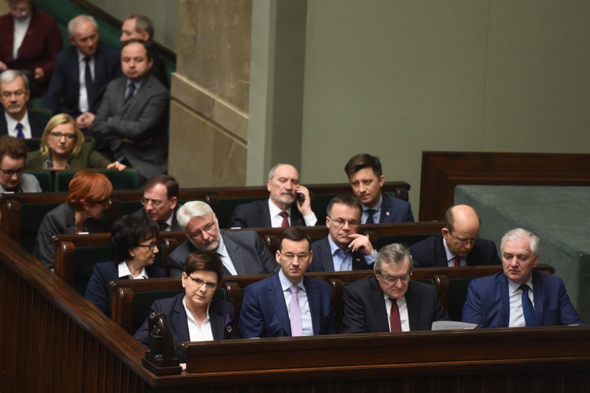 Rozpaczliwy apel Kopacz do PiS. Debata nad votum nieufności dla rządu