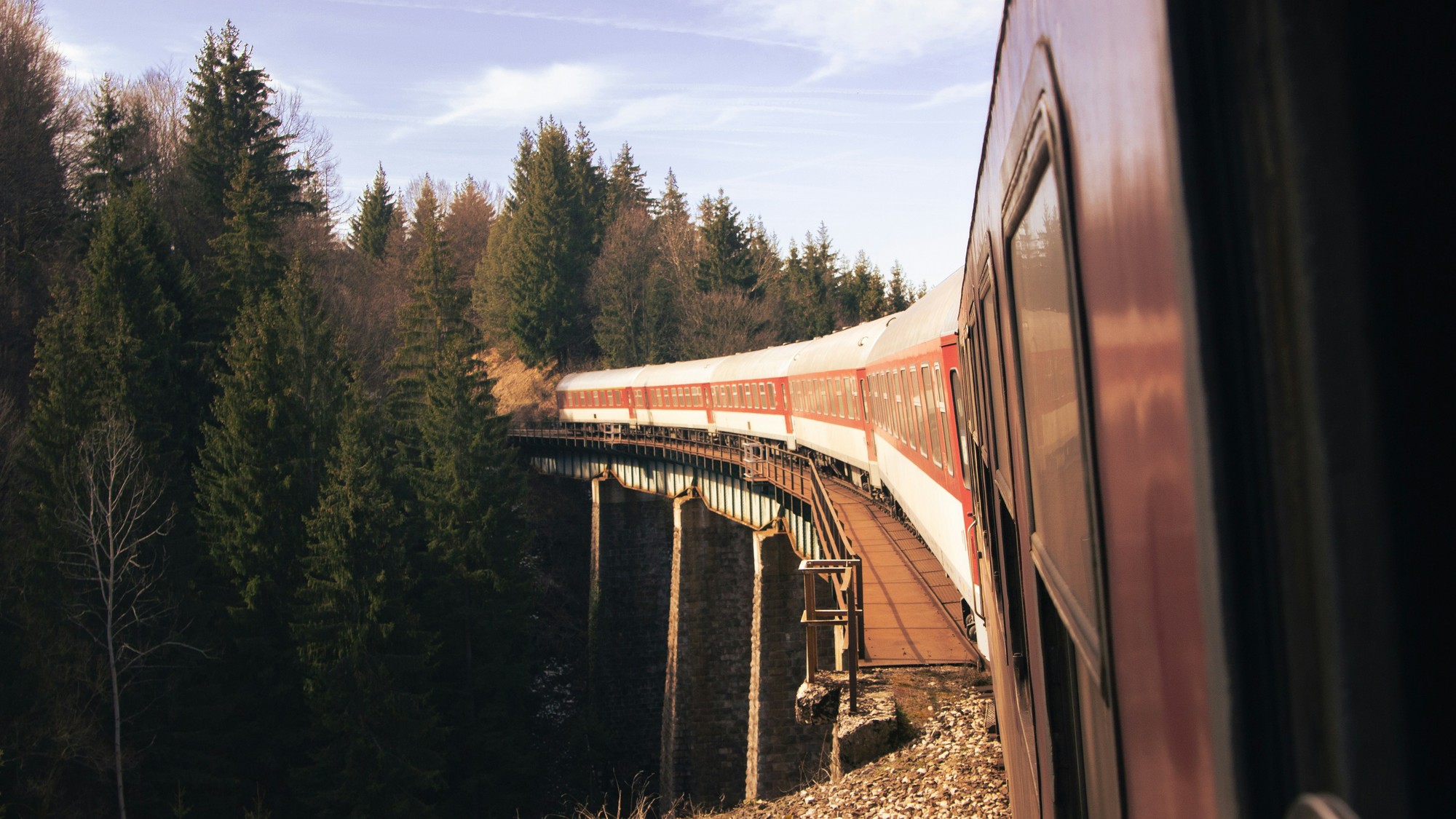 Viete, čo robiť pri evakuácii vlaku?