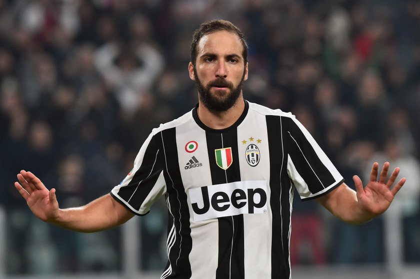 Gonzalo Higuain boi się o własne życie. Piłkarz otrzymuje pogróżki od kibiców