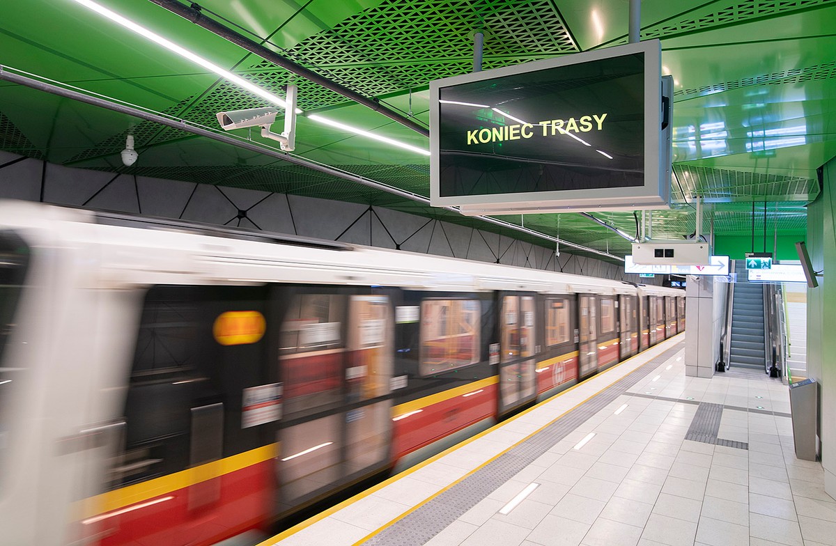 Warszawskie metro nie kursuje na całej trasie. Trwa awaria jednej linii