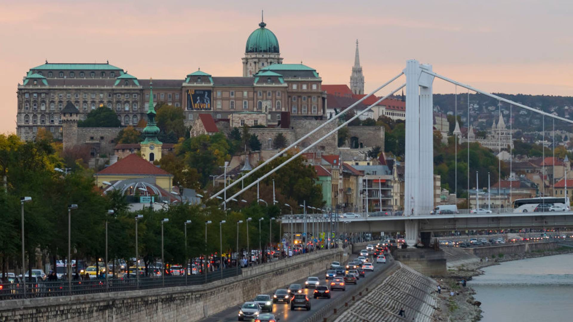 Útlezárások lesznek Budapesten a Hollandia-Csehország Eb ...