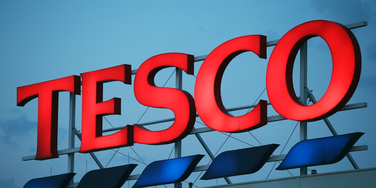 Tesco zmniejsza liczbę marketów oferujących e-zakupy w sześciu miastach