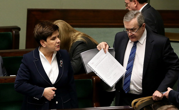 Szydło o obniżeniu wieku emerytalnego: Mogę powiedzieć z satysfakcją, że dotrzymaliśmy słowa