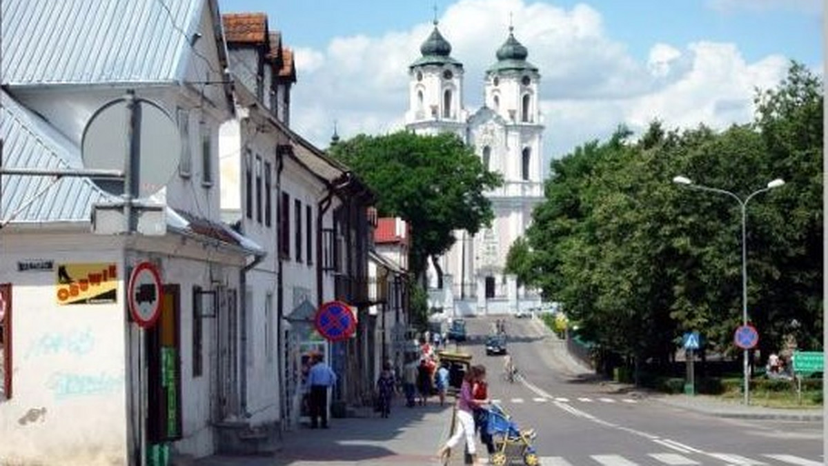 Mieszkańcy Sejn zadecydują, jak będą nazywały się ulice, które ciągle mają jeszcze komunistycznych patronów. W miasteczku jest ulica Juliana Marchlewskiego, Marcelego Nowotki, Karola Świerczewskiego, 22 lipca. Władze Sejn przygotowują się do zmiany nazw, bowiem zobowiązuje je do tego uchwalona przez Sejm w kwietniu tego roku ustawa dekomunizacyjna.