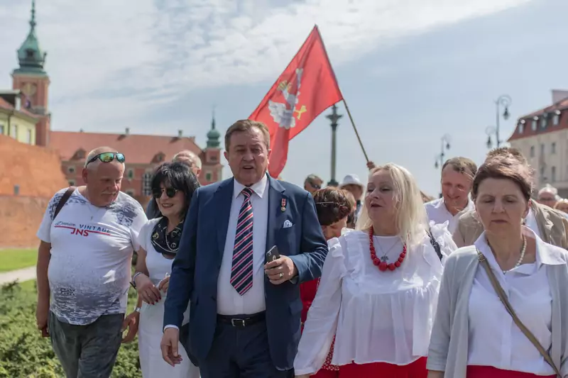 Samozwańczy prezydent RP Jan Z. Potocki podczas uroczystości zaprzysiężenia Andrzeja Dudy