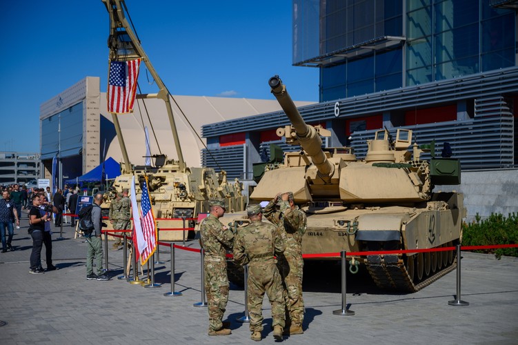 Czołg Abrams zaprezentowany podczas XXX Międzynarodowego Salonu Przemysłu Obronnego w Kielcach