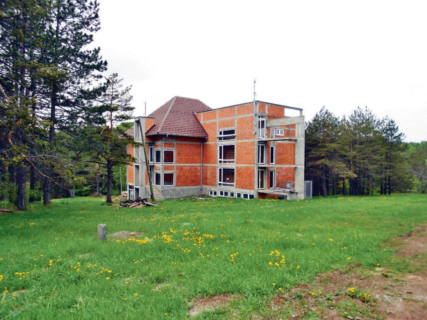 Matić je obavljao šest funkcija u slučaju svog predmeta, nekretnine na Divčibarama