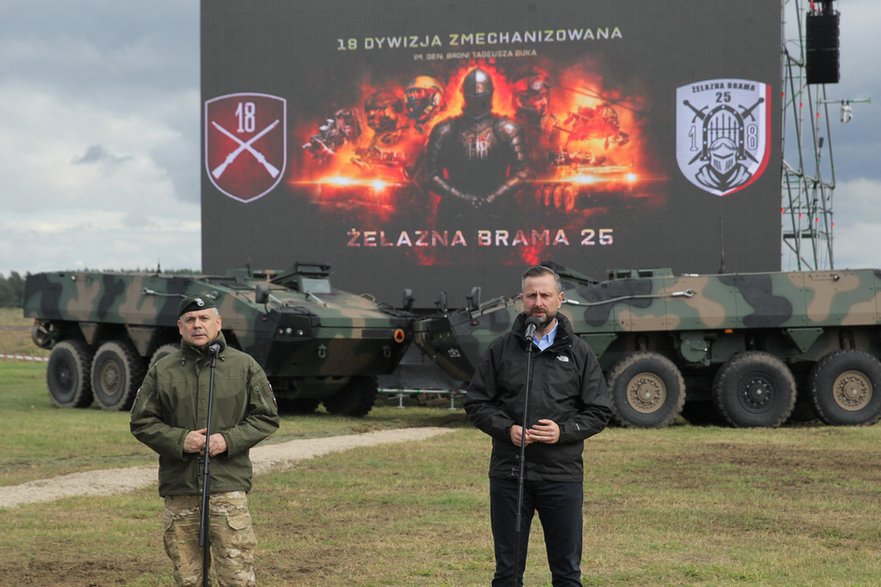 Ćwiczenia Żelazna Brama 25. Od lewej szef Sztabu Generalnego gen. Wiesław Kukuła i wicepremier, minister obrony Władysław Kosiniak-Kamysz