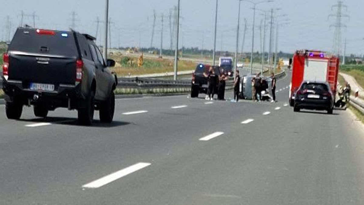 Saobraćajna nesreća autoput Novi Beograd-Surčin