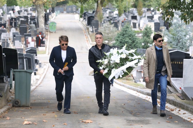 Dragan Bjelogrlić, Željko Joksimović i Milan Marić na obeleževanju 29 godina od smrti Tome Zdravkovića na Centralnom groblju u Beogradu 